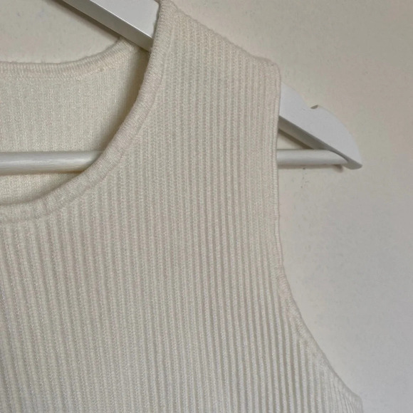 Marled Seveless White Ribbed Knit Top - XL..fits like a M - Picture 2 of 4